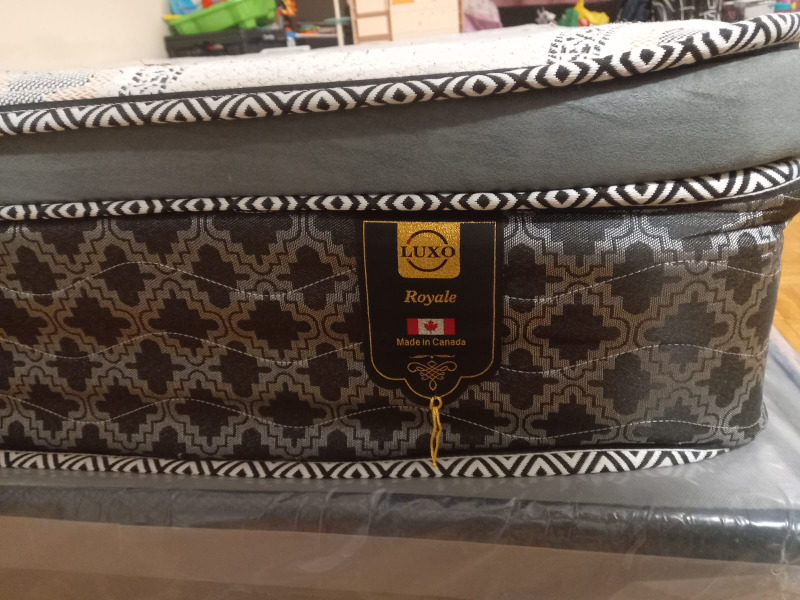 Hardly Used Mattress For Sale - photo 4