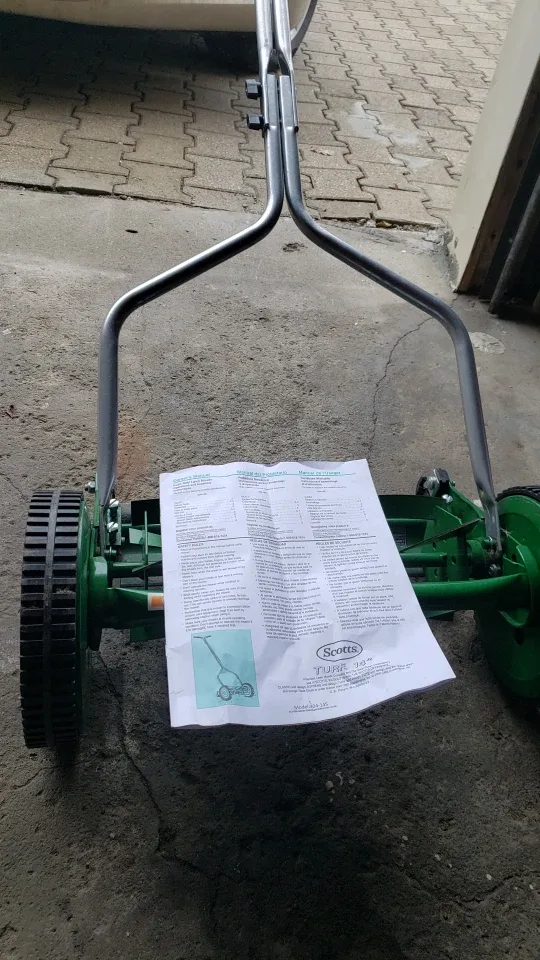 Scotts Turf Builder 14 inch Reel Mower image indicator(2)