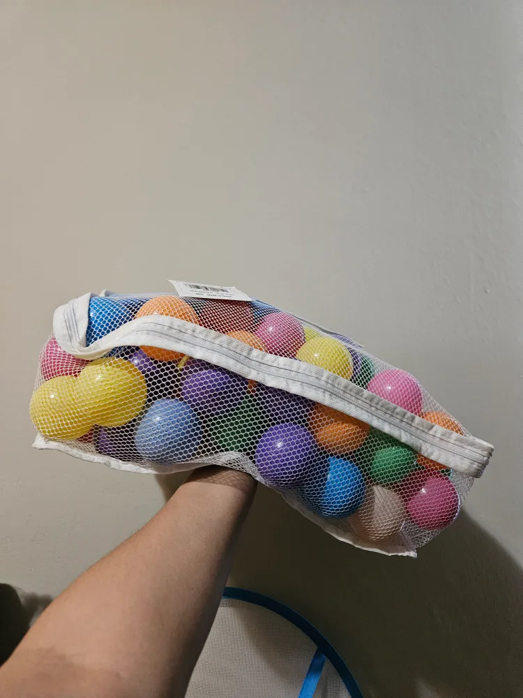 Ball Pit with Basketball Hoop image indicator(2)