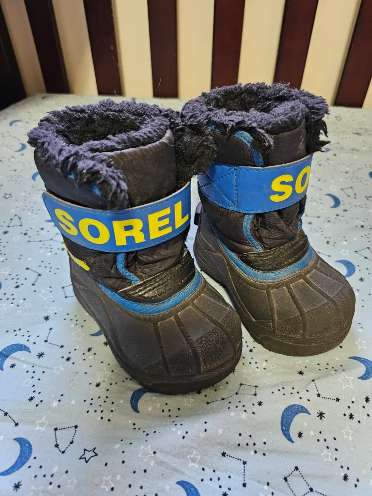 Sorel Kids Winter Boots Size 5C image indicator(2)