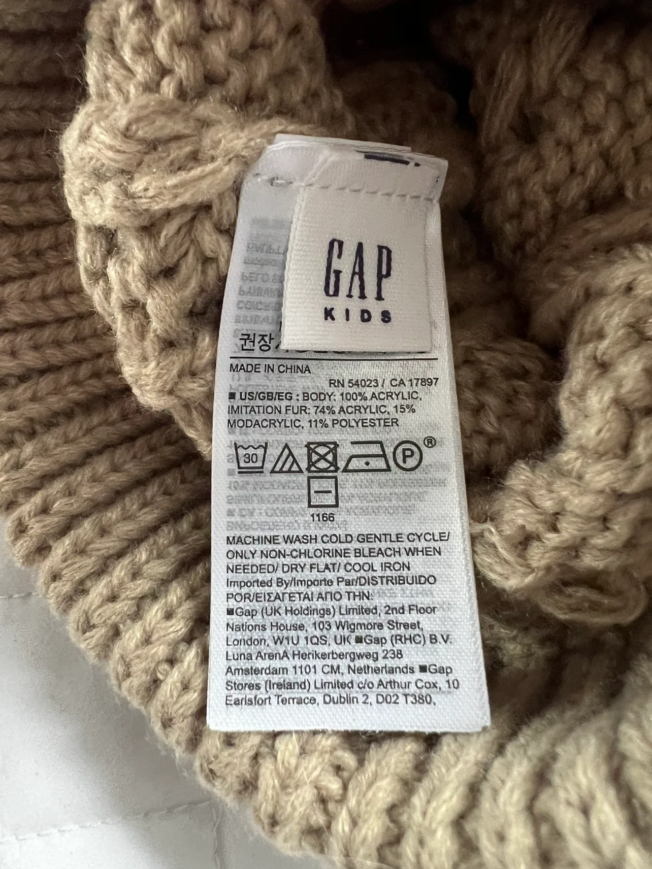 NEW WITH TAGS GAP GIRLS POMPOM HATS image indicator(5)