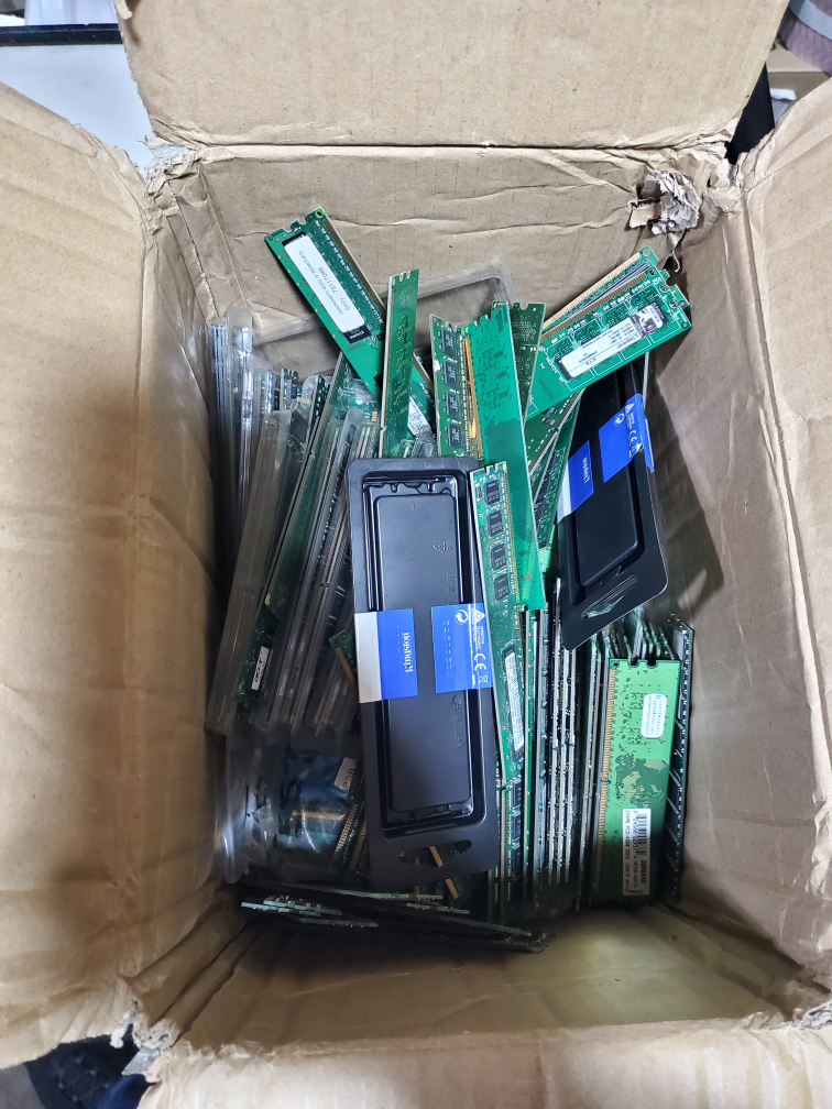 RAM SDRAM/DDR/DDR2/DDR3 (300+ pieces)