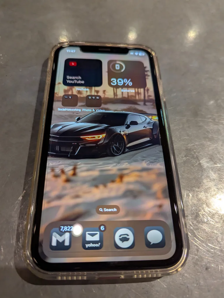 iPhone xr 64g excellent condition image indicator(2)