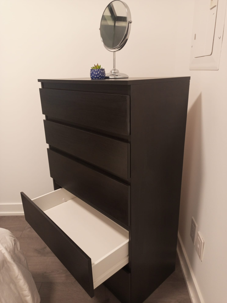 dark brown dresser 170$ not even a year old