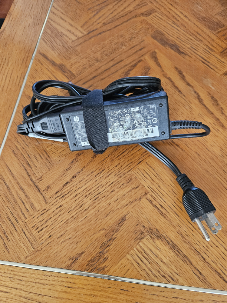 HP Laptop Charger - photo 2