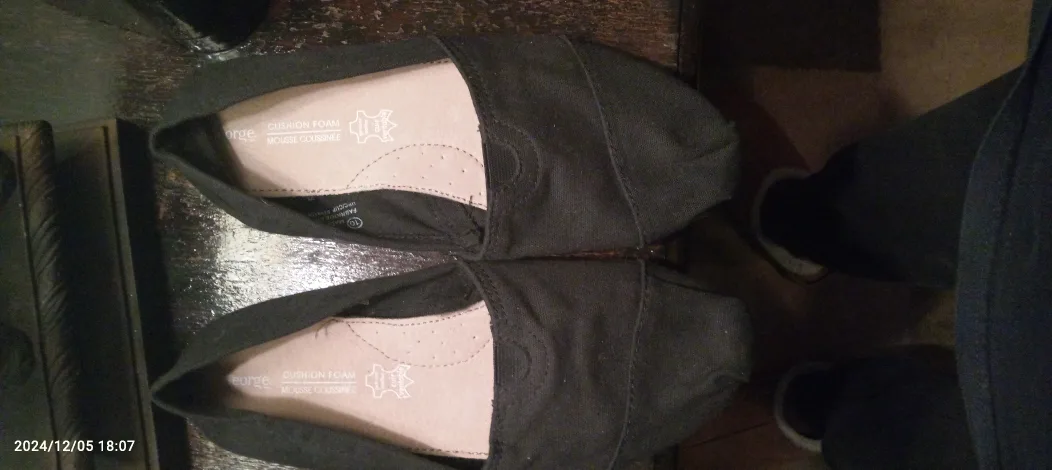 Ladies  slip on flats shoes. thumbnail