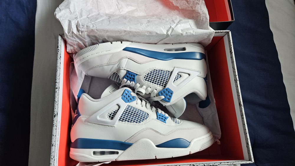 Air Jordan 4 Retro Miltary Blue