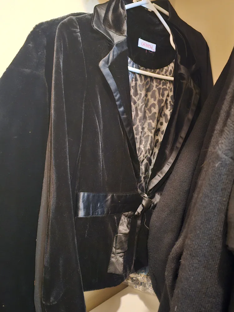 dress coats $15-30 #ThriftyPicks image indicator(6)