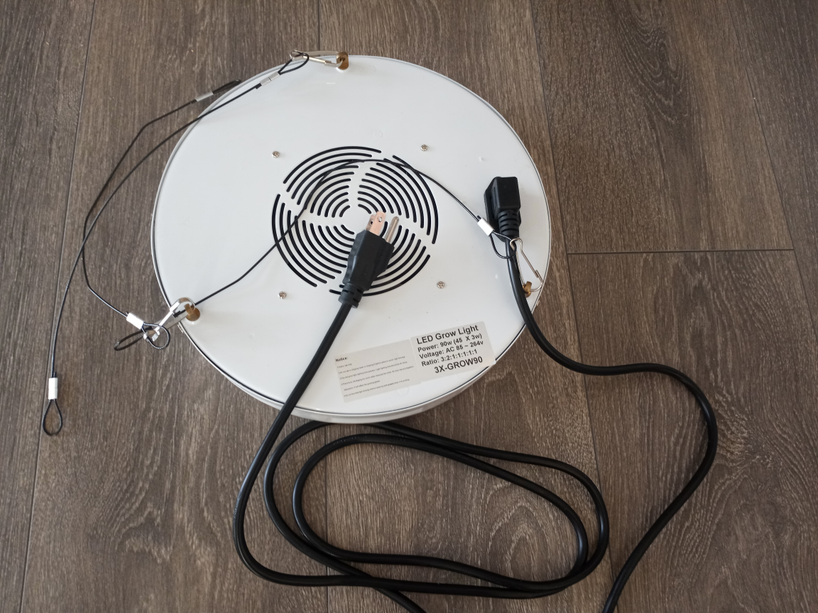 LED Grow Light - perfect for growing herbs and veggies at home - photo 2