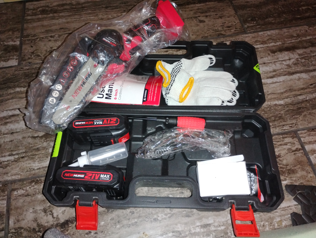 New  Hung 6-Inch Cordless Chainsaw - photo 2