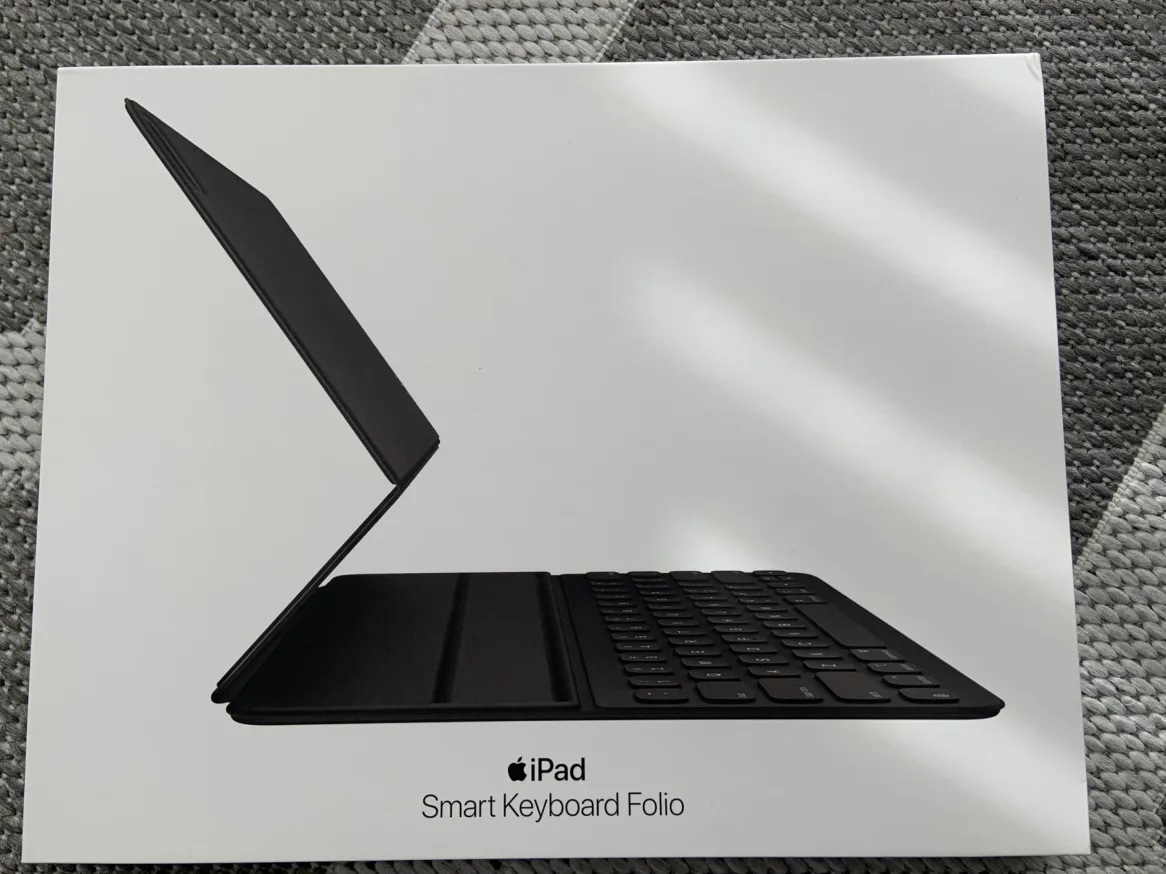 iPad 11 inch Smart Keyboard Folio thumbnail