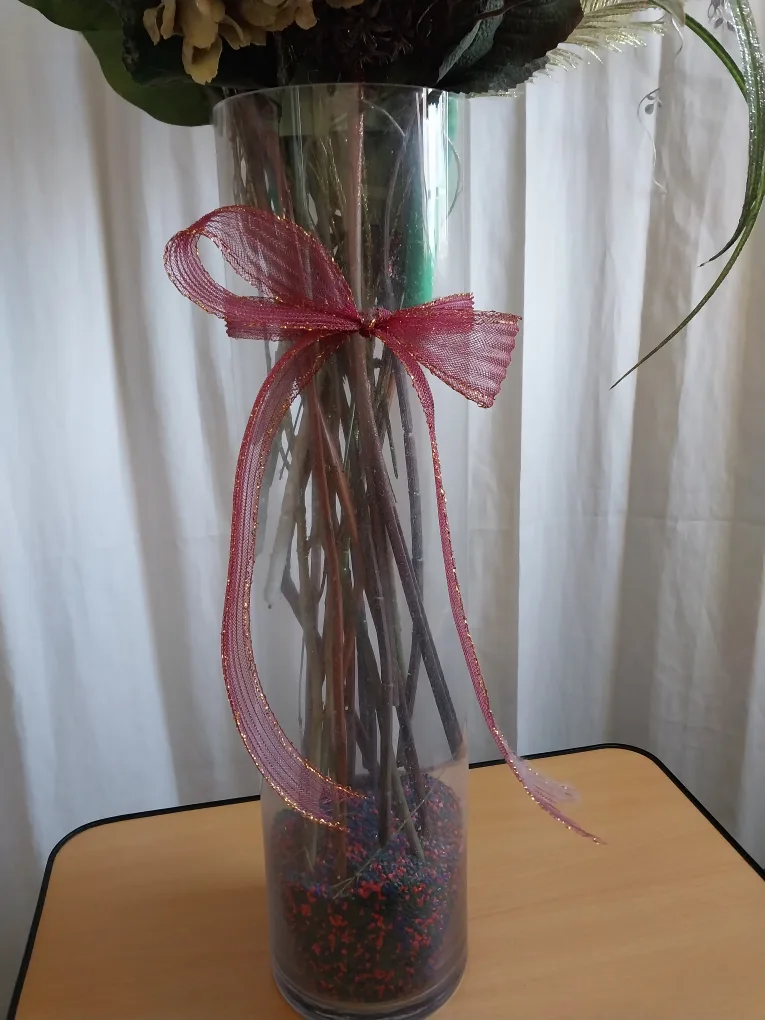 Artificial flowers in Glass Vase. FIRM PRICE! image indicator(3)