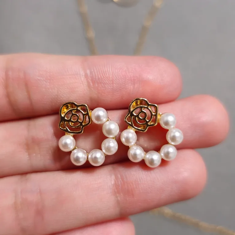 Pearl Gold Earrings image indicator(2)