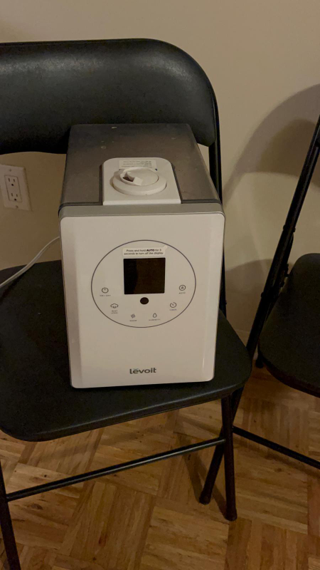 Levoit humidifier in new and hardly used condition