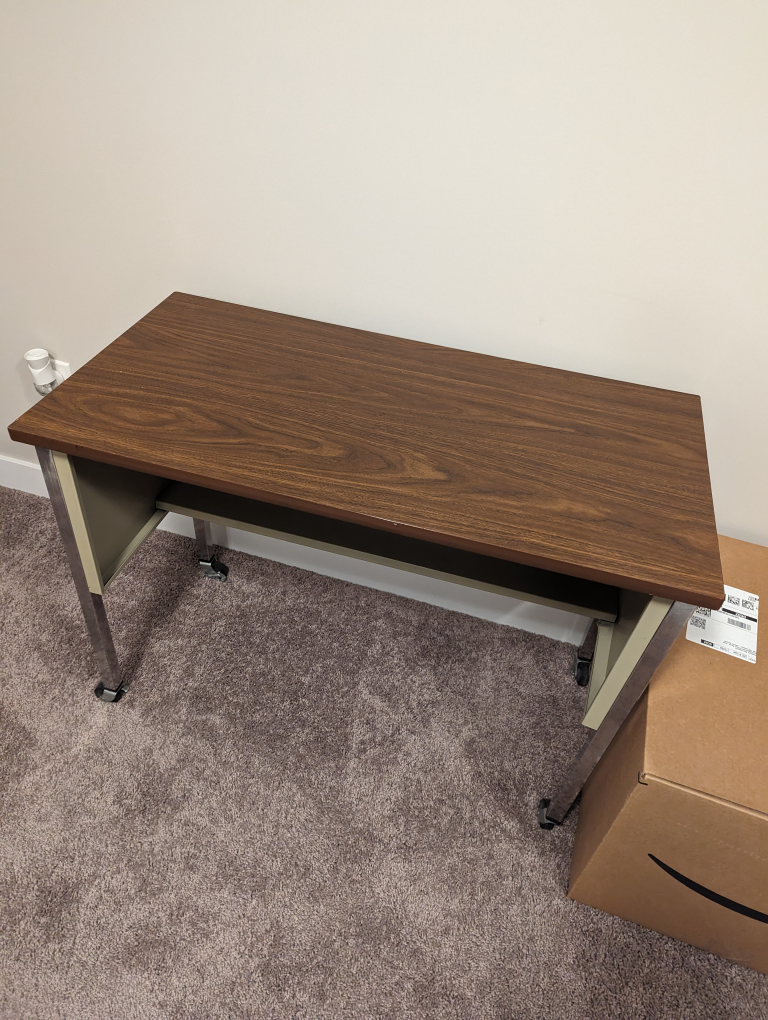 Work desk in excellent condition