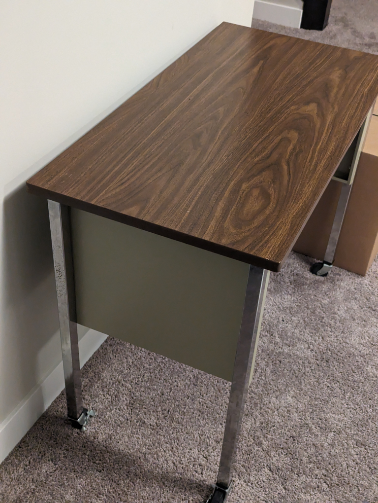 Work desk in excellent condition - photo 2