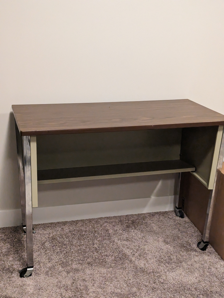 Work desk in excellent condition - photo 3