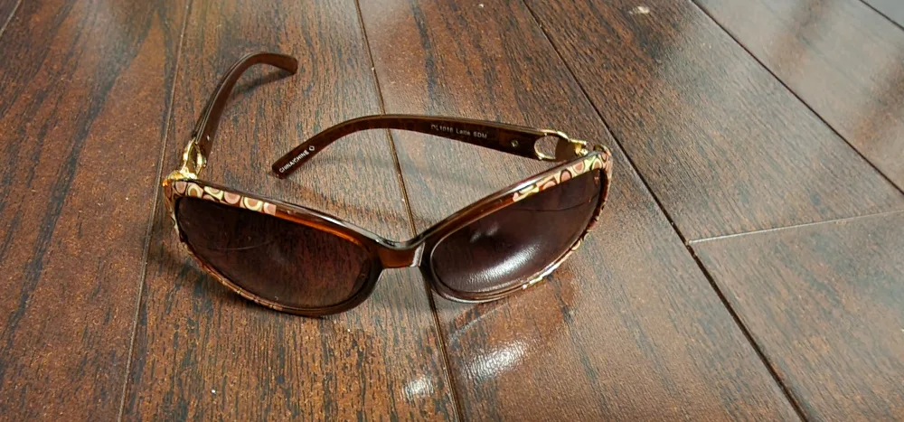 Women's sunglasses thumbnail