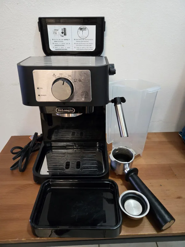 De'Longhi Stilosa Espresso Machine with milk frother image indicator(2)