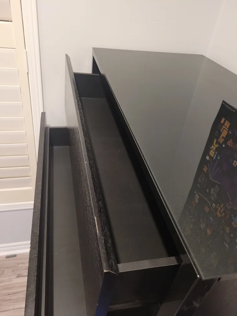 EQ3 5 drawer solid dresser with glass top image indicator(2)