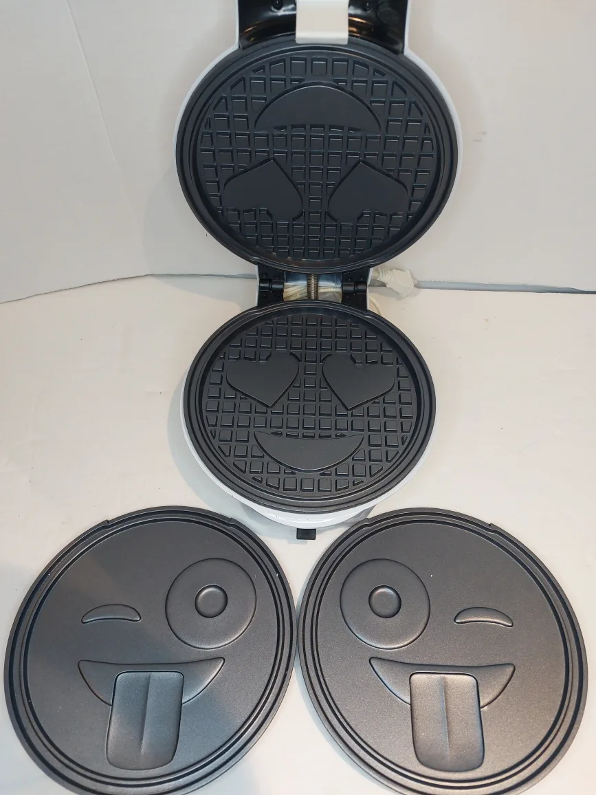 Waffle Wow by CucinaPro Waffle Maker image indicator(7)