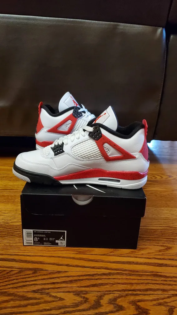 Jordan 4 Red Cement  - Size 8.5 Men's image indicator(2)