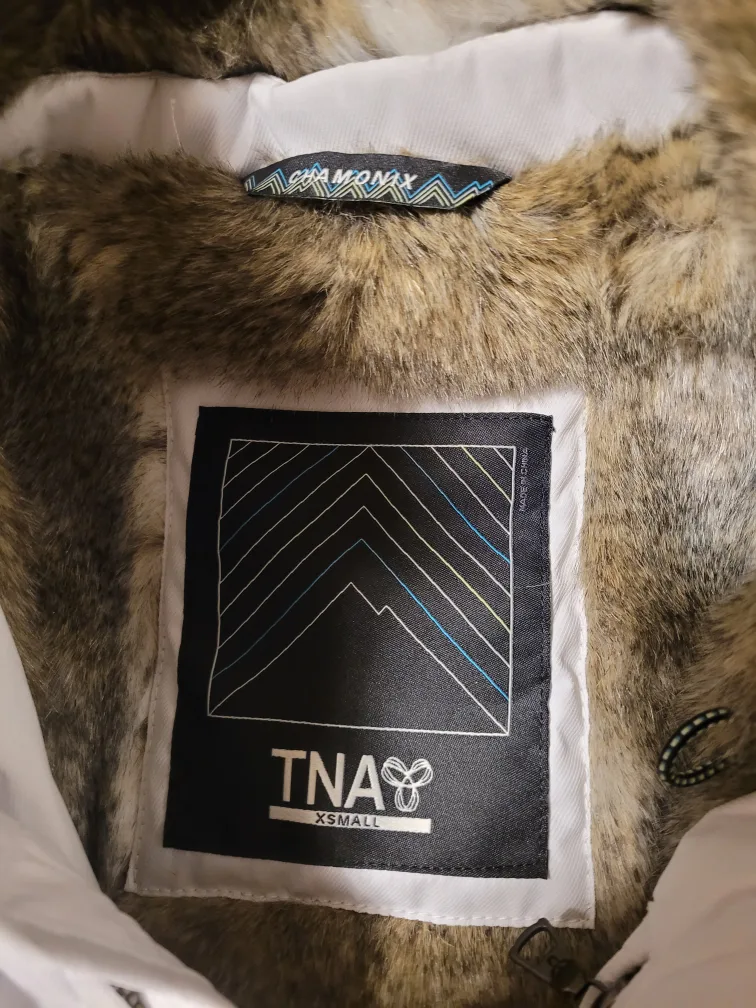 Aritzia (TNA) Brand New Winter Jacket image indicator(2)