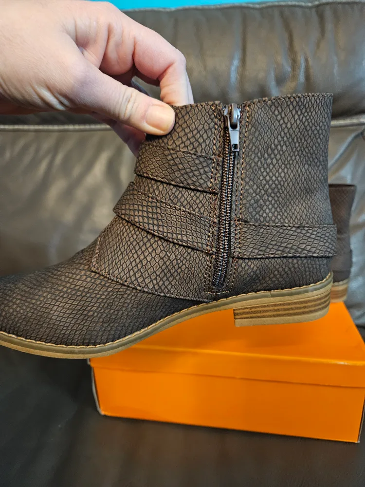 rocket dog women's boots margelsy brown size 7.5 image indicator(4)