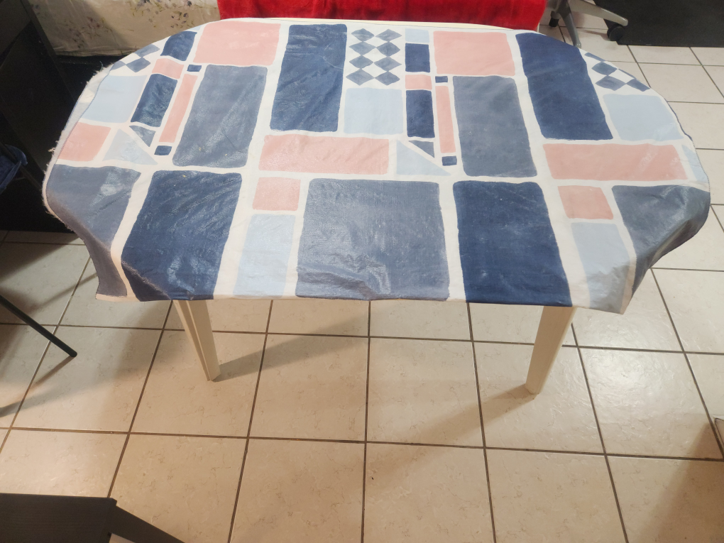 White Oval Table, plastic very sturdy - photo 2