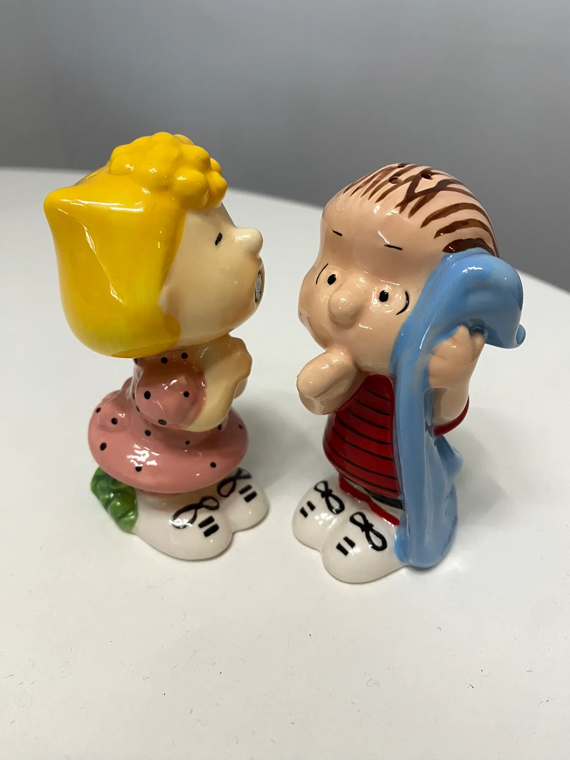 Vintage Linus & Sally Peanuts Ceramic Salt & Pepper Shaker image indicator(4)