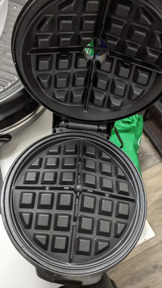 FREE Pans, Pots, Waffle maker etc!!! thumbnail