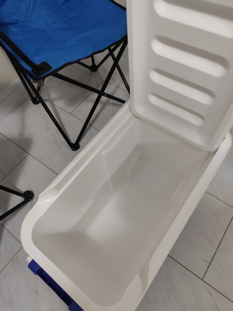 Igloo Cooler, Two Folding Chairs, and beach tent - photo 5