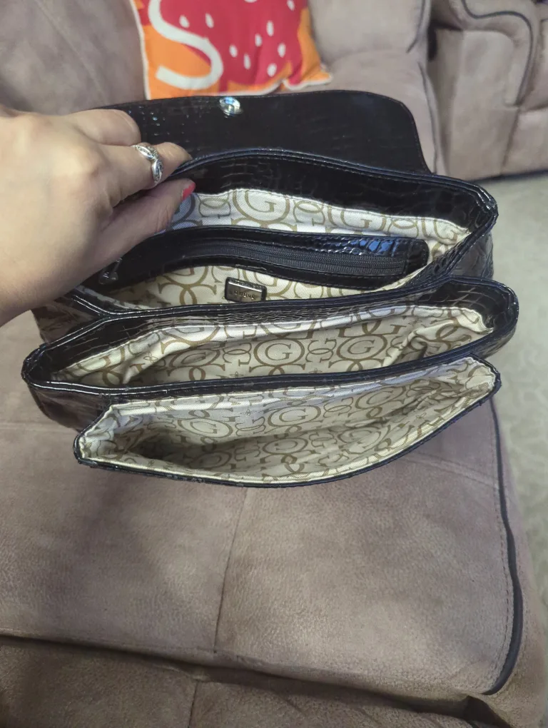 Black Guess handbag image indicator(3)