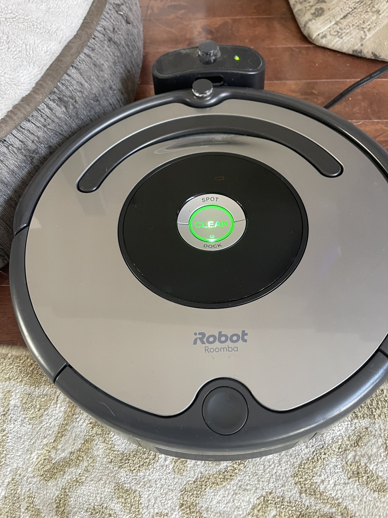 iRobot Roomba Vacuum - photo 3