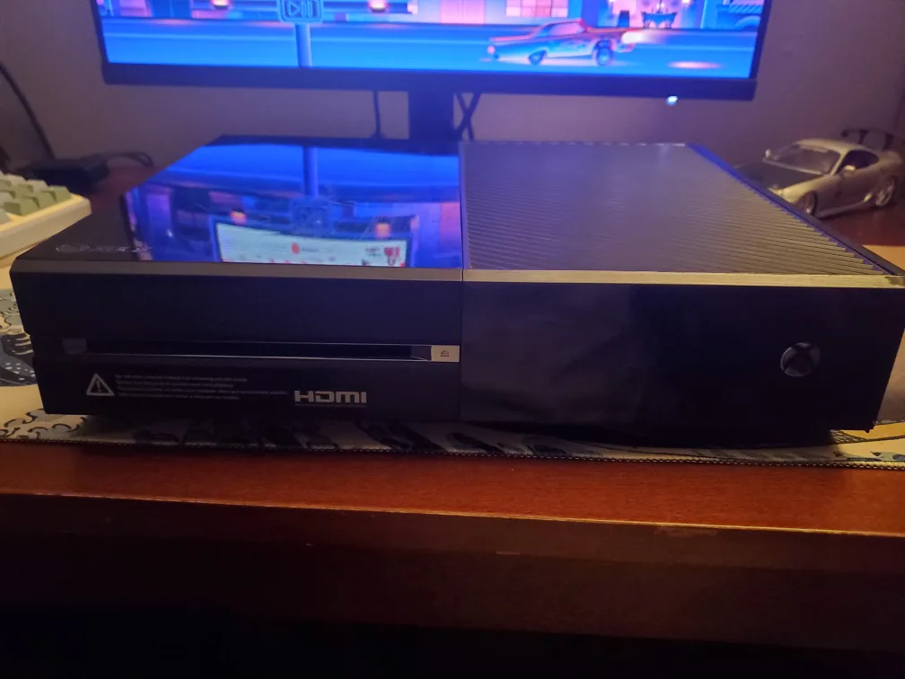 Xbox One Console 500gb with Kinect NEED GONE, $95 or best offer image indicator(2)