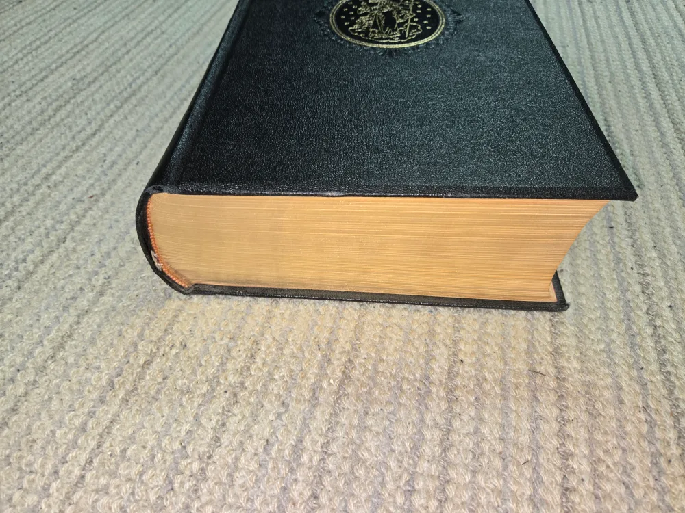 Antique - 1959 Holy Bible Rembrandt Edition image indicator(2)