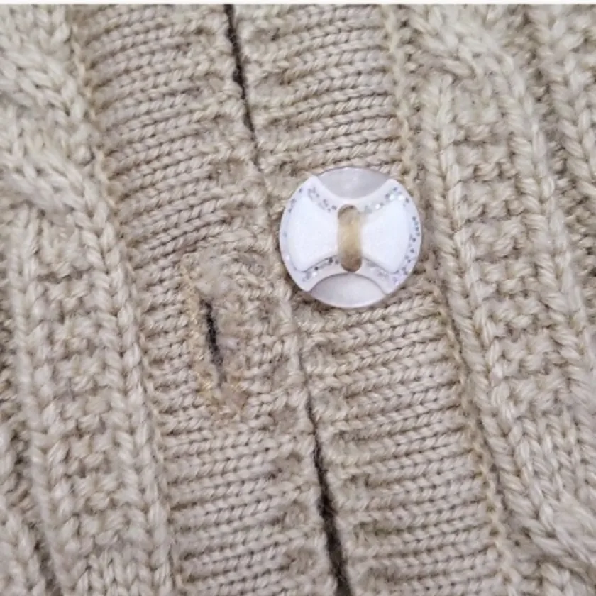 Women's knitted vest & cardigan image indicator(6)