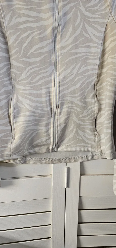 RBX Women's Zebra Print Running Jacket #ThriftyPicks image indicator(5)