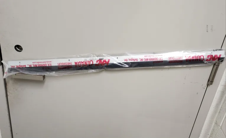 10 x  KCC CANADA Door Sweep image indicator(5)