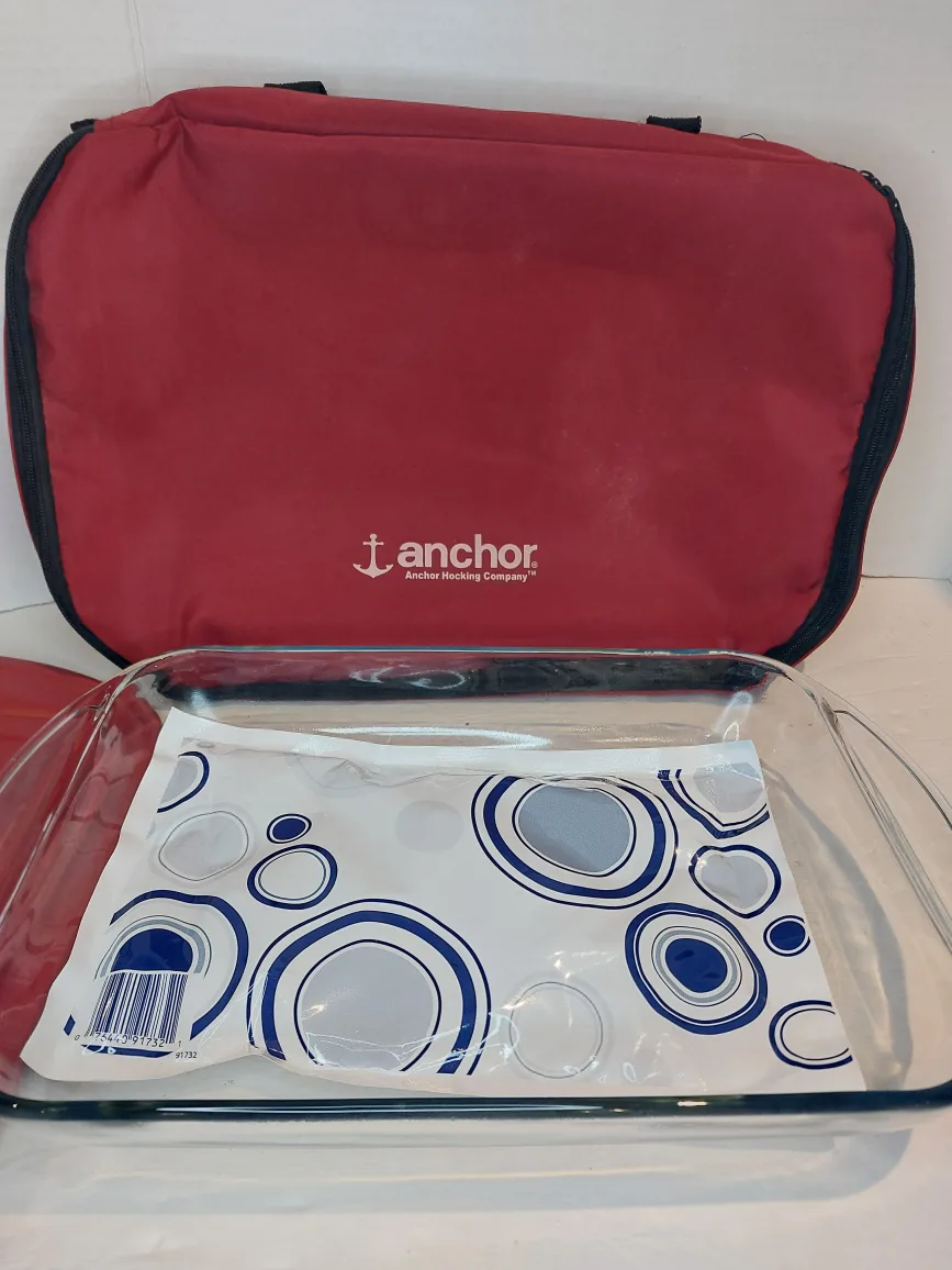 Anchor Hocking Company Baking Dish with Lid and Carrying Case image indicator(2)