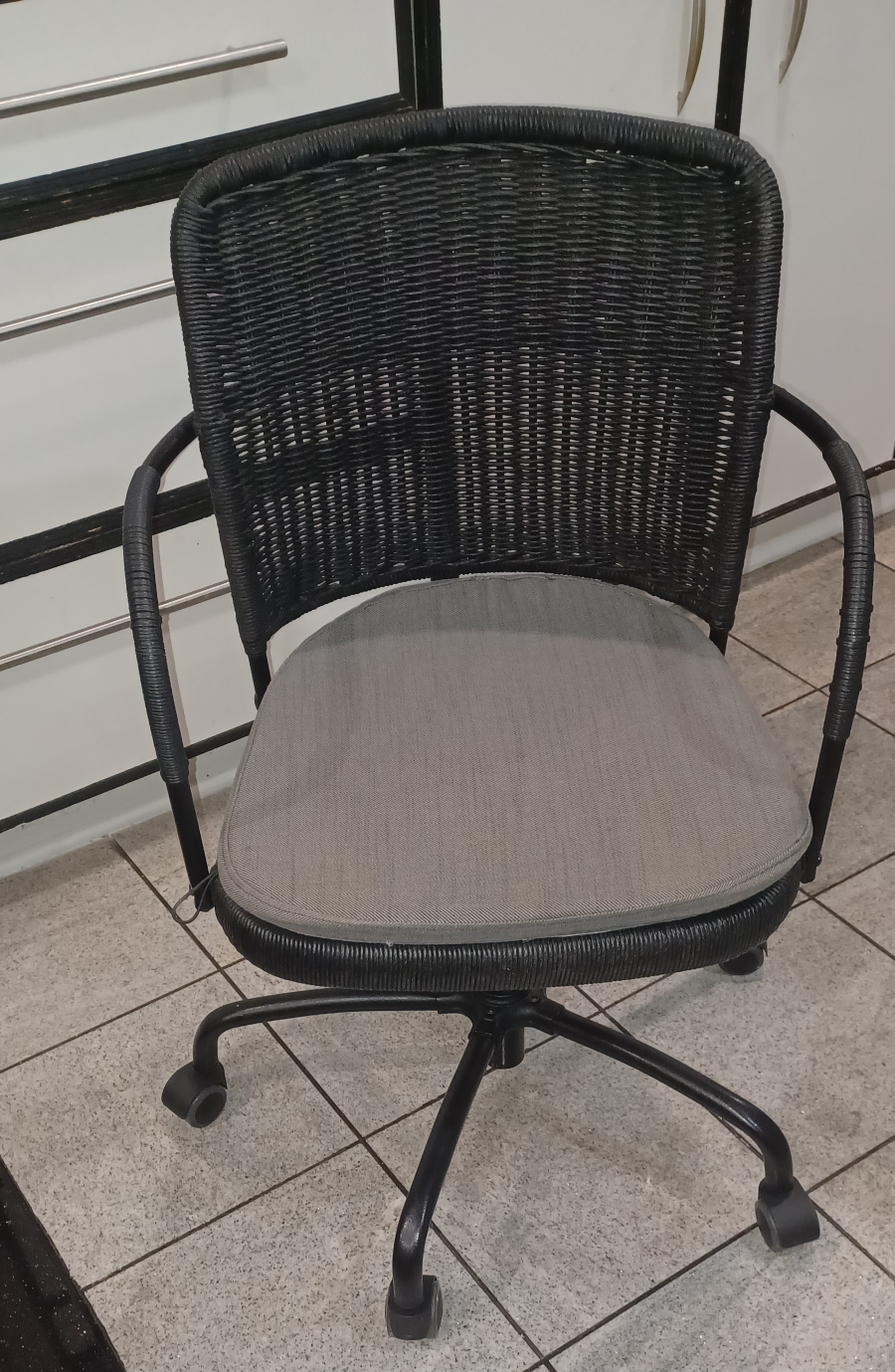 IKEA GRÄGOR Swivel Chair