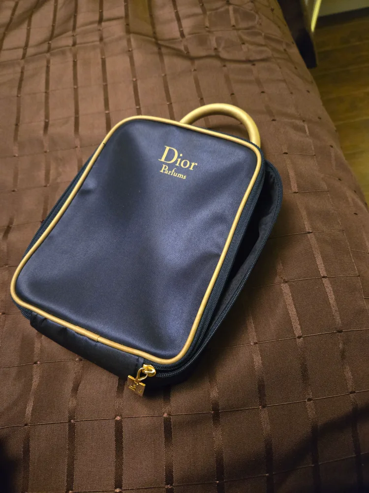 Dior Parfums /Makeup Bag image indicator(7)