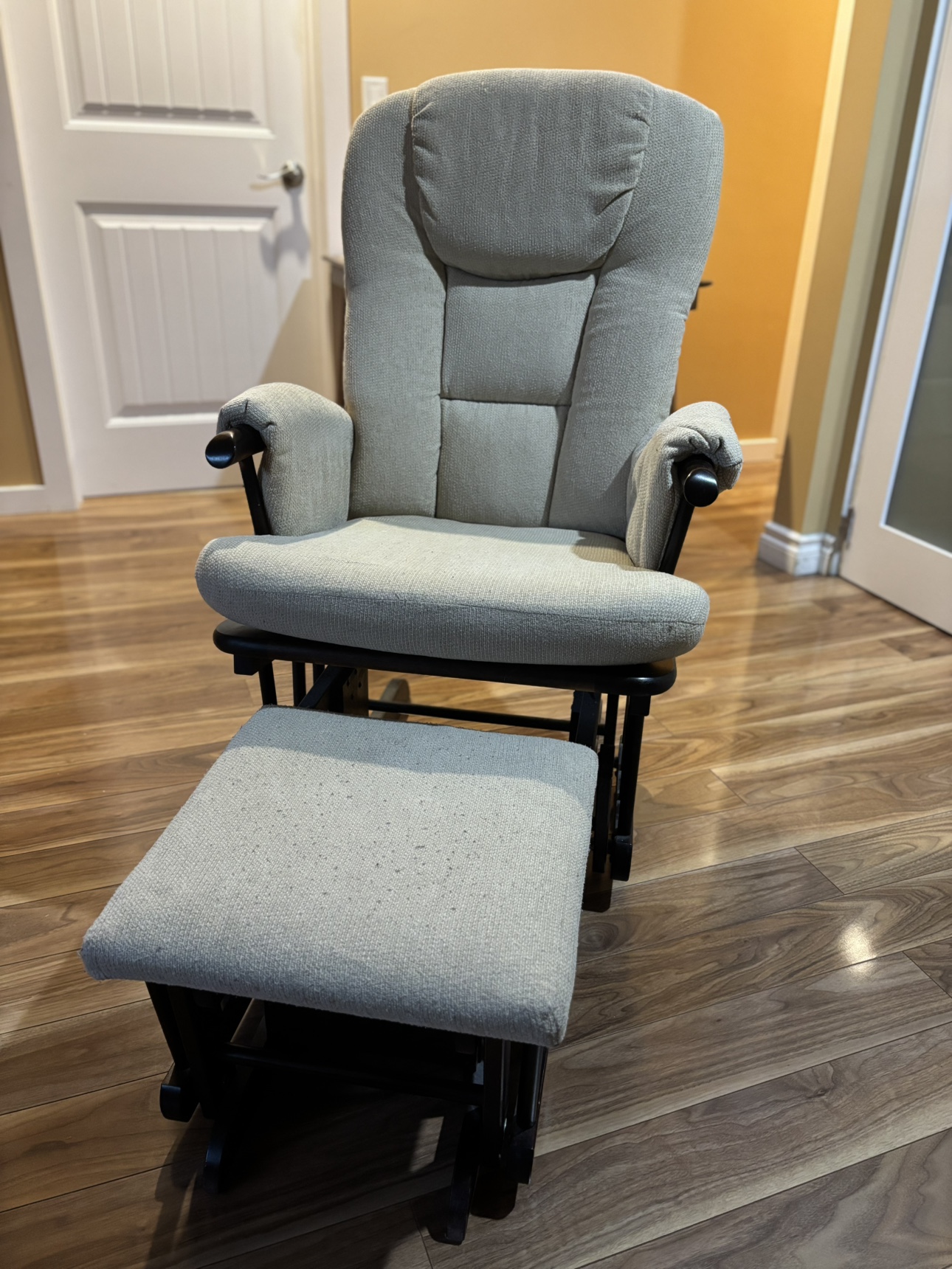 Rocking chair and foot stool - photo 2