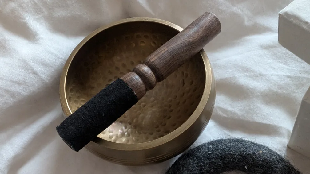 BNIB Halfmoon Brass Singing Bowl Set image indicator(3)