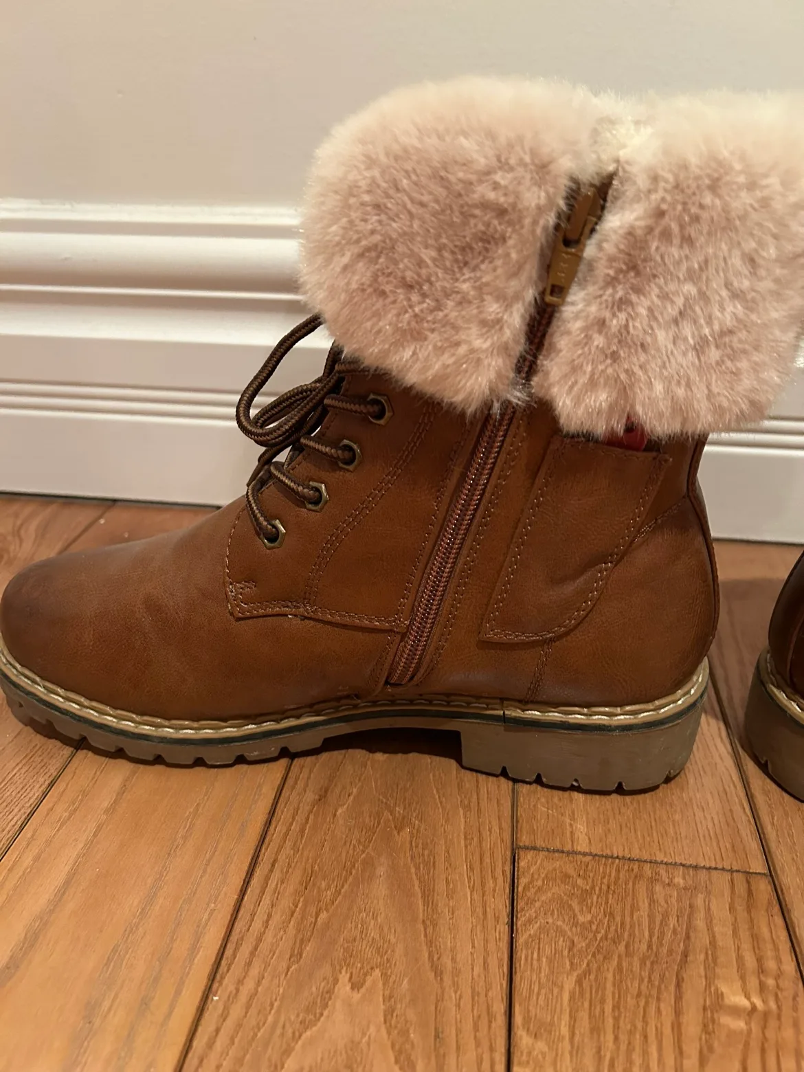 Denver Hayed Winter Boots with Ice Grip image indicator(2)