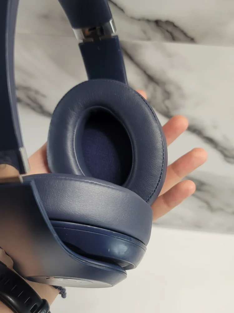 Beats Studio 3 Noise Canceling Wireless Headphones image indicator(5)