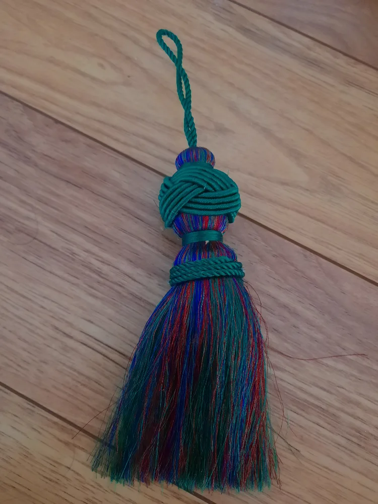 Green and Multicoloured Tassel image indicator(2)
