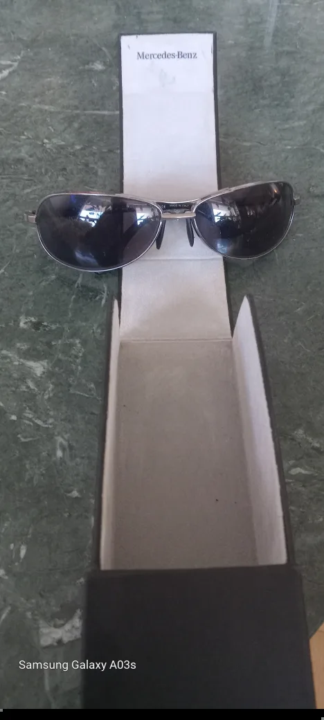 Mercedes-Benz Sunglasses image indicator(2)