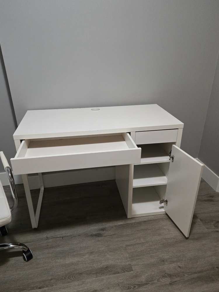 White desk and chair - photo 5