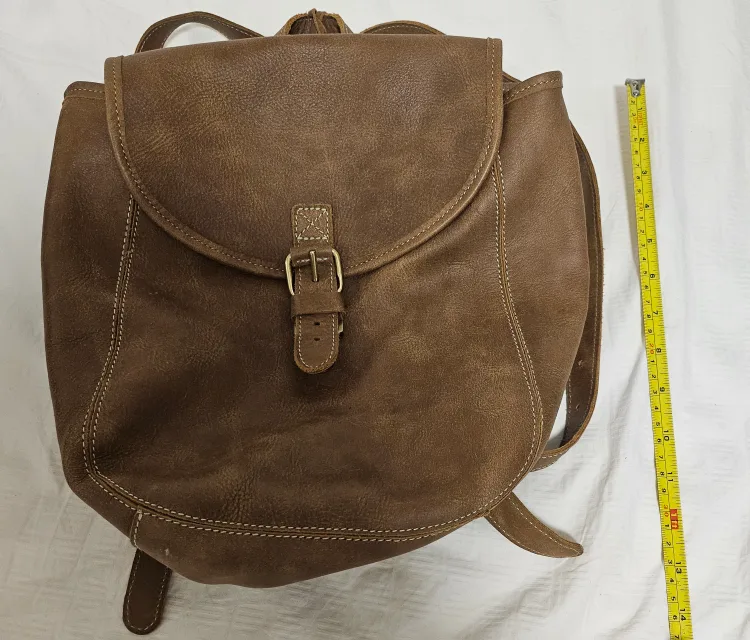 roots leather backpack image indicator(2)